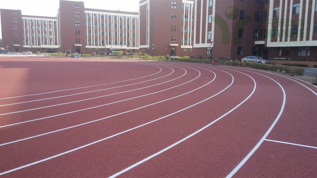 塑膠跑道與塑膠球場施工常見問題解答？