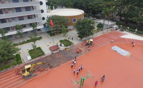 暑期是校園塑膠跑道翻新的******時機