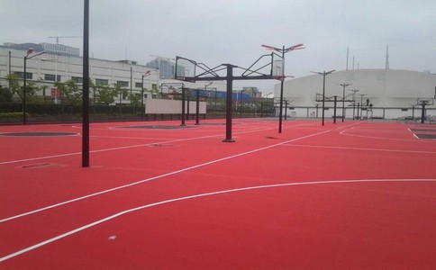 塑膠跑道如何正確施工才能避免出現積水問題